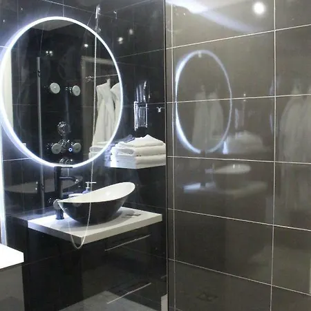 Apartment Privatif Spa, Jacuzzi , Wifi, Netflix Straßburg